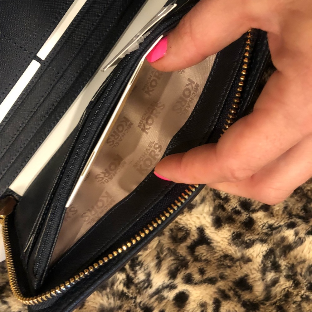 MK Wallet - Picture 4 of 5